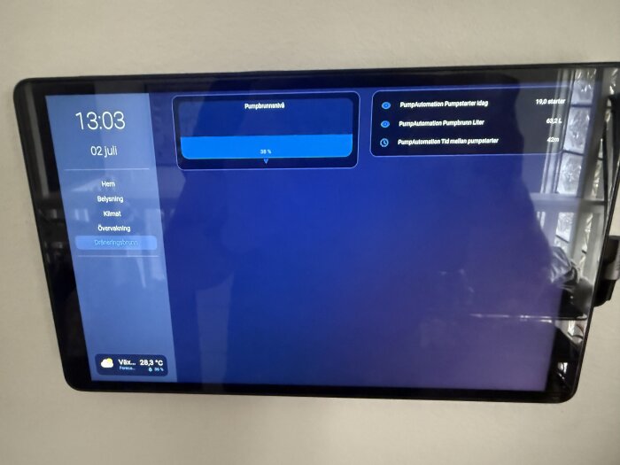 Skärmbild av ett gränssnitt för pumpautomation som visar datum, tid och statistik som pumpstarter och liter pumpade.