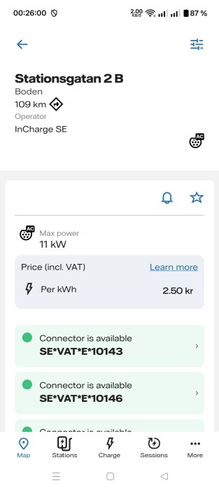 Bilden visar en laddstationsapp med information om Stationsgatan 2 B i Boden, maxeffekt 11 kW, pris 2.50 kr/kWh och lediga kontakter.