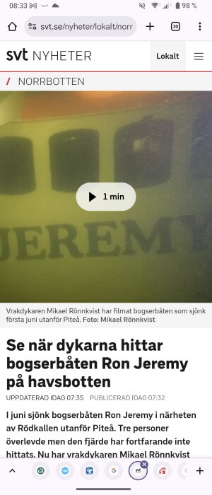 Filmklipp av vrakdykare som upptäcker bogserbåten "Ron Jeremy" på havsbotten utanför Piteå, med texten "JEREM" i bild.