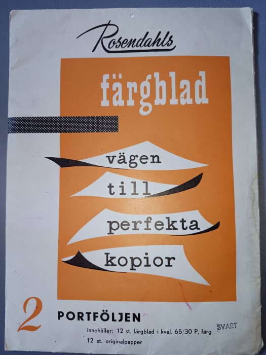 Framsida av Rosendahls färgblad för stencileringsmaskiner med texten "vägen till perfekta kopior" och information om innehållet i portföljen.