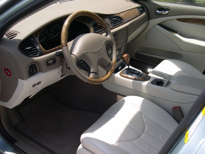 2001_Jaguar_S-Type_interior.JPG