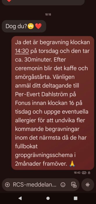 Skärmbild av meddelandekonversation om en begravning klockan 14:30 på torsdag följt av kaffe och smörgåstårta.