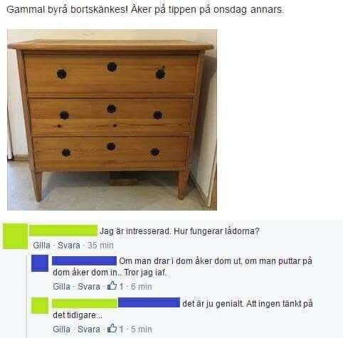 Träbyrå med tre lådor och rundade knoppar, konversation med skämt om att öppna lådorna med kommentarer synliga.