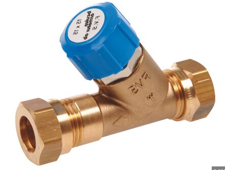 Ventil med blå lock, används för röranslutningar nära radiatorer och tappvatten.