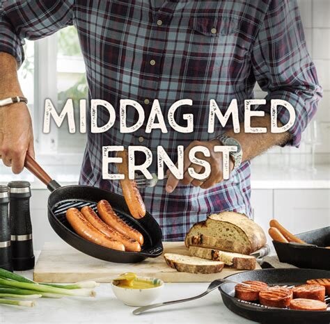 Man i rutig skjorta pekar på korv i stekpanna, bröd på skärbräda i bakgrunden och texten "MIDDAG MED ERNST" ovanför.