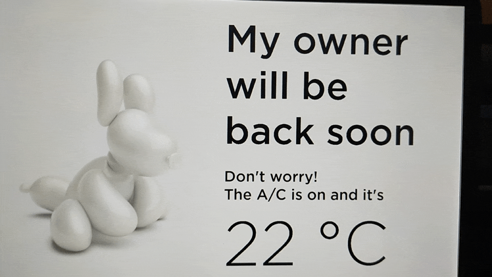 En bild på en ballonghund med text: "My owner will be back soon. Don't worry! The A/C is on and it’s 22°C.