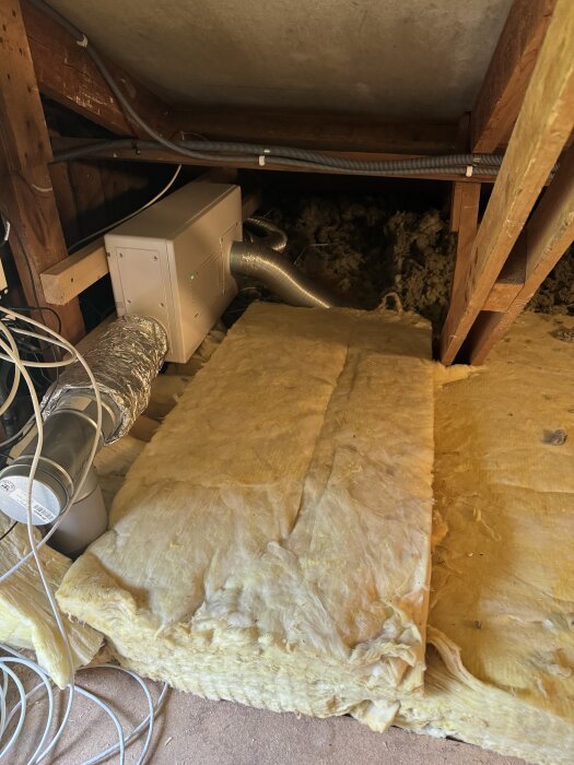 Vind med isolering och ventilationssystem.