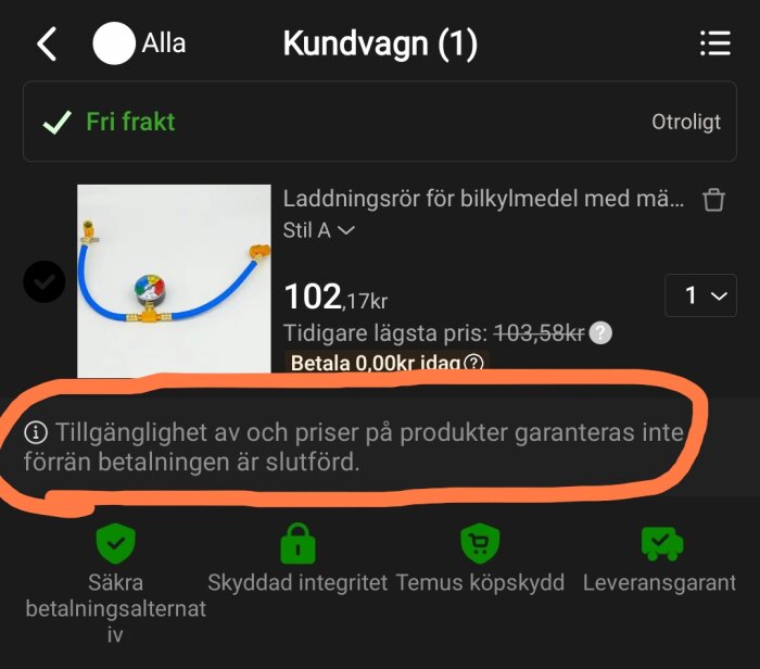 Kundvagnsapp visar laddningsrör för bilkylmedel med notis om att pris och tillgänglighet inte garanteras förrän betalningen slutförs.