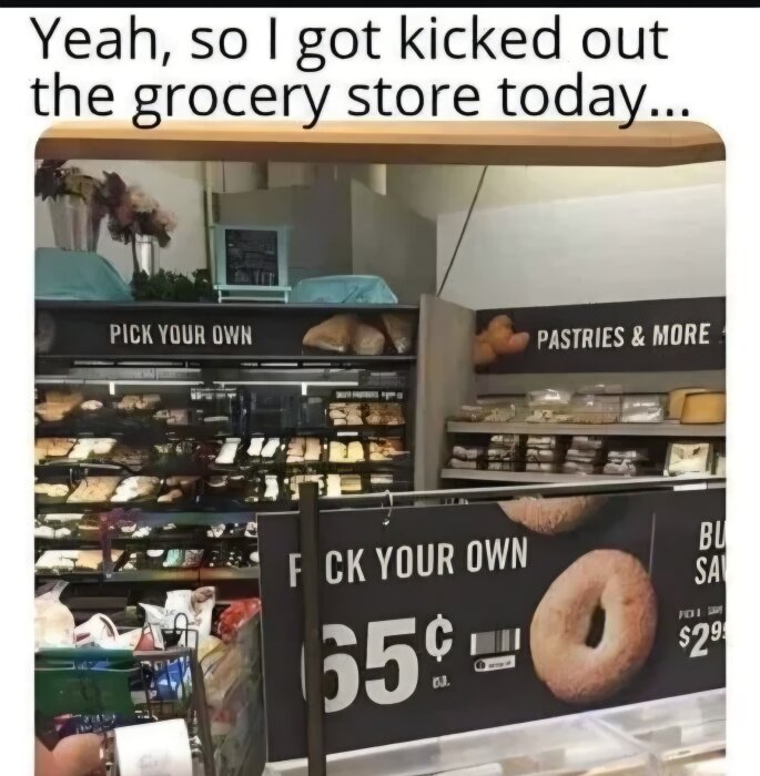 Bageriavdelning i en butik med texten "Pick Your Own" över bröd- och bageldisken, där en bokstav fallit bort och skapat humor.