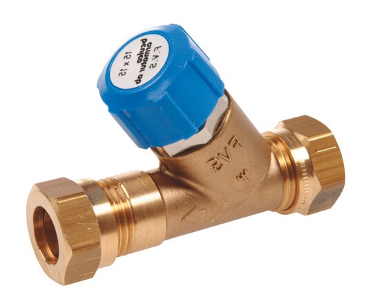 Ventil i metall med blå ratt, användbar för påfyllning av system, diskuterad som liknande Viessmann-produkter i forum om bygg och renovering.