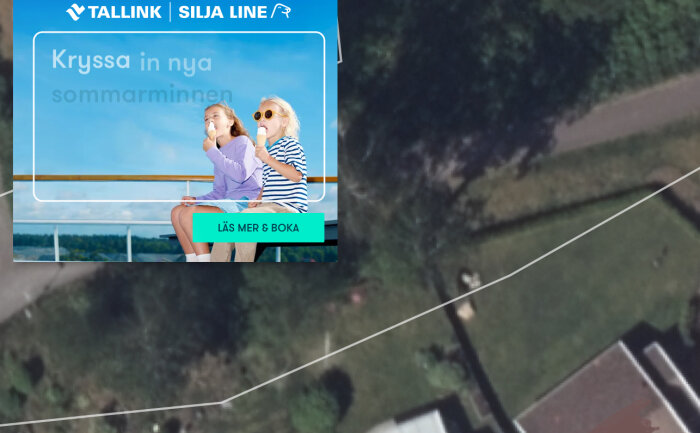 Satellitbild över ett bostadsområde med vit linje som markerar gräns; annons från Tallink Silja Line i över hörnet.