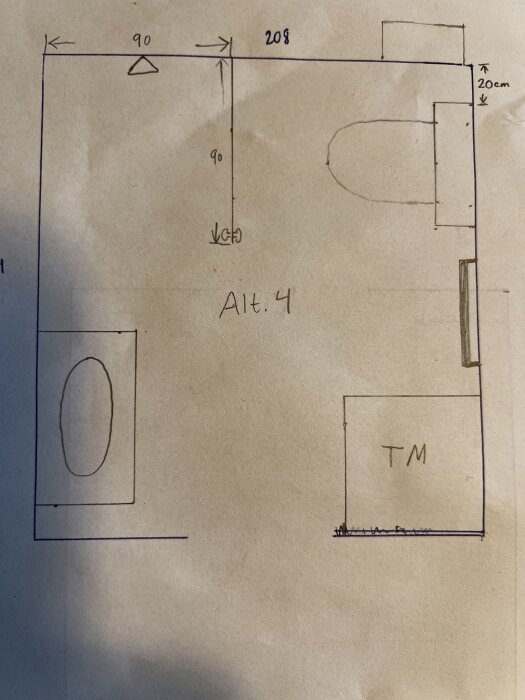 Ritning av badrum med toalett, tvättmaskin, duschvägg och inspektionslucka. Måttangivelser för olika sektioner visas.