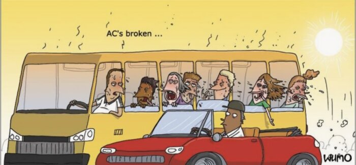 Buss med trasig AC, passagerare svettas, sol skiner starkt, en bil passerar.