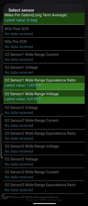 Appskärm visar sensordata från OBD-adapter, inkl. "Miles Per Gallon" och "O2 Sensor1 Equivalence Ratio" med senaste värdet 1,0039 λ.