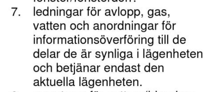 Utdrag ur HSB-förenings stadgar från 2017 som listar bostadsrättshavarens ansvar för synliga ledningar i lägenheten.
