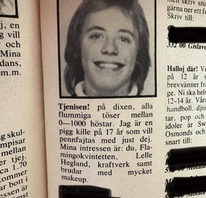 Tidningsannons med foto av leende ung man och text där han söker brevväxling med tjejer, lyfter intressen som musik och smink.