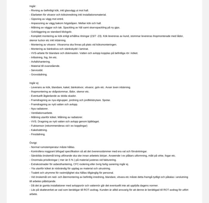 Lista över ingående och icke-inkluderade tjänster för köksrenovering, inklusive rivning, målning och VVS-arbete, samt villkor för projektet.