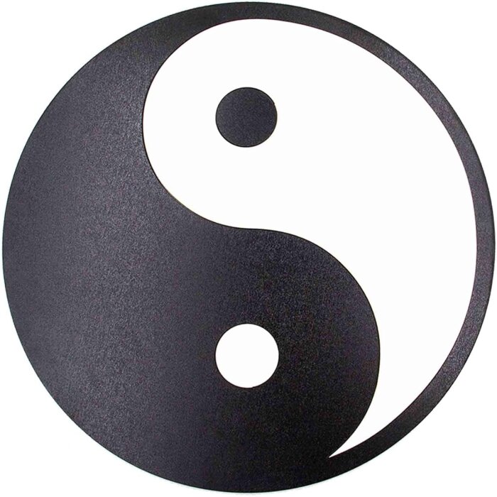 Yin och yang-symbol i svart och vitt, ett klassiskt symbolmönster som representerar balans mellan motsatser.