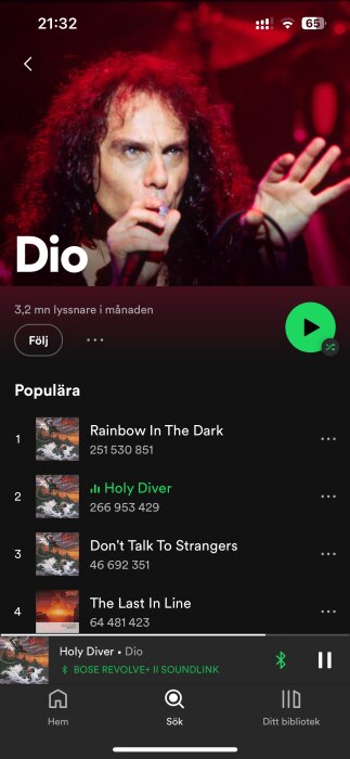 Skärmbild av musikappen Spotify med en artistprofil för Dio. Spår inkluderar "Rainbow In The Dark" och "Holy Diver". En person ses sjunga.