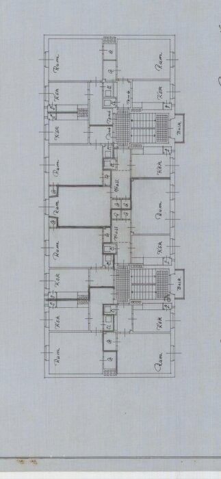 Gammal ritning av en lägenhetsplan från cirka 1925, visar rumsindelning med markerade kök och hall, potentiella ändringar synliga.