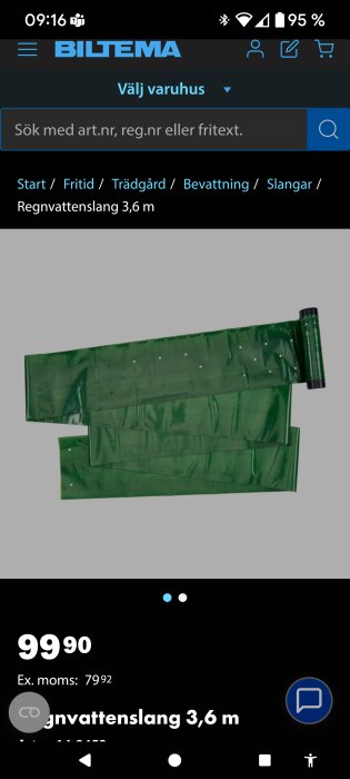 Grön regnvattenslang på 3,6 meter från Biltema, avsedd för bevattning i trädgården.