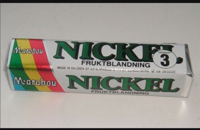Förpackning av Marabou Nickel Fruktblandning med färgglad design, märkt "Nickel".