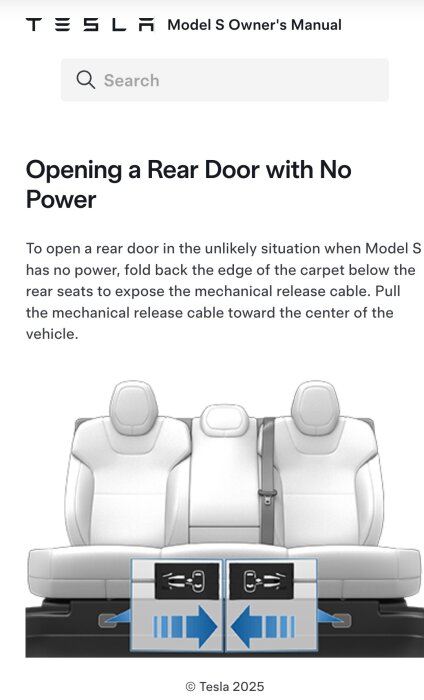 Tesla Model S instruktion för att öppna bakdörr utan ström, visar sits och pil för nödöppning genom att dra en kabel under mattan.