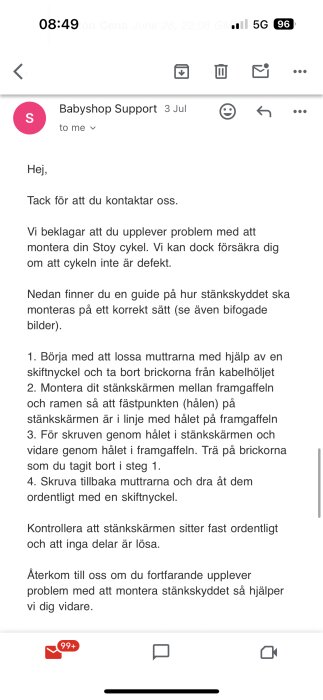 Ett mejl från Babyshop Support med instruktioner för att montera ett stänkskydd på en Stoy-cykel.