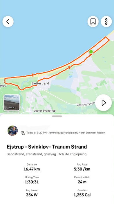 Karta över löprunda i Jammerbugt, Danmark, med sträcka på 16,47 km längs stranden samt statistik över tid, tempo, höjdvinst och kaloriförbränning.