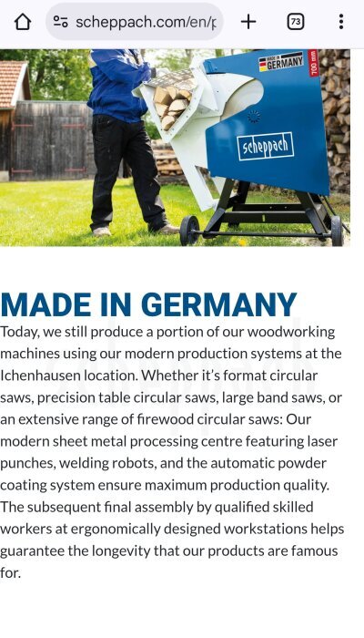 Scheppach maskin med "Made in Germany"-märke på gräsmatta, illustration av företagets moderna produktionskvalitet enligt text.