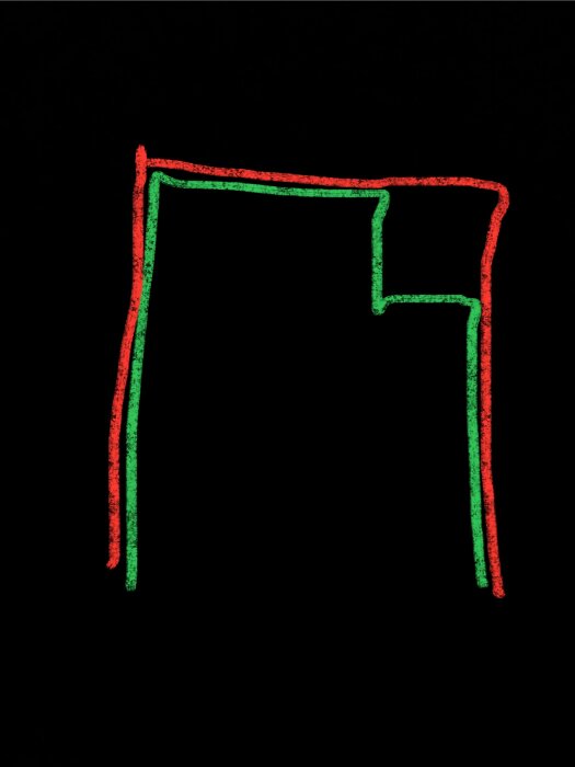 Skiss med grön linje som husgrund och röd linje som platonmatta, där platonmattan inte ligger intill husväggen.