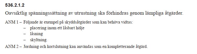 Text från elinstallationsreglerna SS 436 40 00, utgåva 3, om skyddsåtgärder för att förhindra oavsiktlig spänningssättning av utrustning.