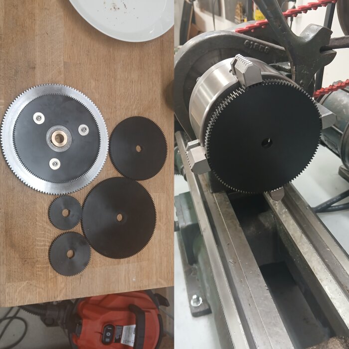 Flera kugghjul på träbord och ett kugghjul monterat på svarv. Projekt för att justera maskindelarna för millimetergänga.