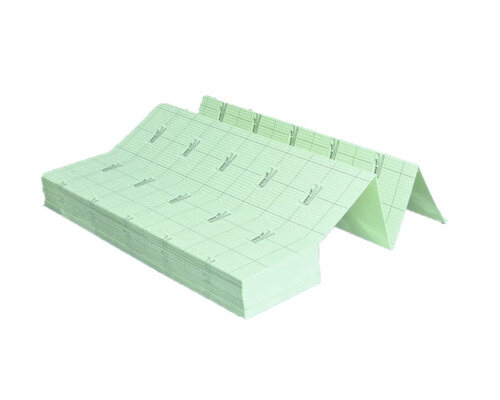 Grön golvfoam i arkform, vikta och staplade, troligtvis används som underlag för parkettgolv.