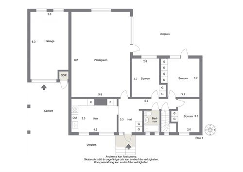 Bilden visar en planlösning av ett hus med kök, vardagsrum, tre sovrum, badrum, hall och garage. Väggen mellan kök och vardagsrum är markerad.