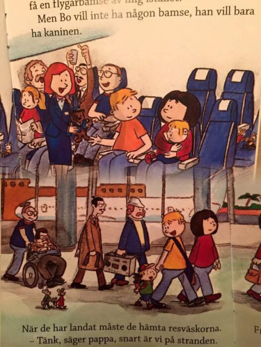 Barnbokssida visar en flygplansscen med passagerare som sitter och en flygvärdinna som pratar. Flera glada resenärer, inklusive barn.