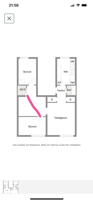 Planritning av lägenhet med markerad rosa linje över nuvarande dörr, inkluderar kök, två sovrum, vardagsrum, WC och badrum.