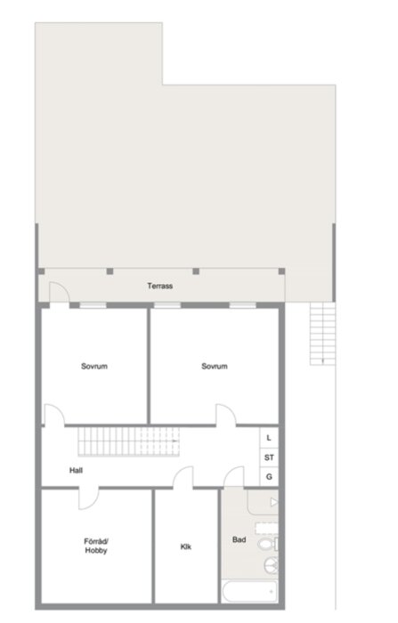 Planritning över bottenvåning med två sovrum, bad, klädkammare, hobbyrum och hall. Terrass ovanpå med trappa på höger sida.