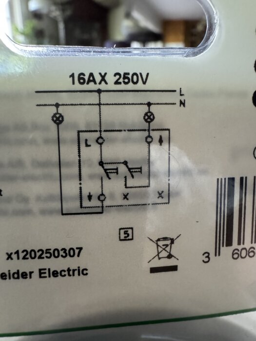 Diagram över kopplingsschema för en Schneider Renova kronströmbrytare med märkningen 16AX 250V, inkluderar symbolerna L och N.