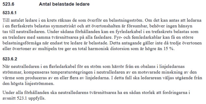 Bild av text från en standard som beskriver dimensionering av elektriska kablar. Den nämner huvudregler och undantag för belastning av ledare.