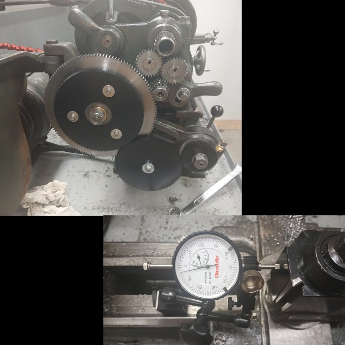 Närbild av svarvens drev och en mikrometer fastsatt vid svarven, används för att mäta och justera maskinens rörelser vid projektet.