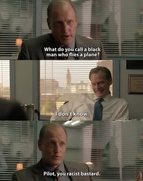 Två män i ett kontor har en dialog med humoristisk och kritisk underton om fördomar i tre bildrutor.