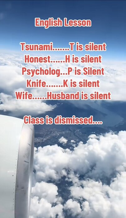 Flygplansvinge ovan moln med text om engelska ord med tysta bokstäver, där även "husband" beskrivs som tyst.