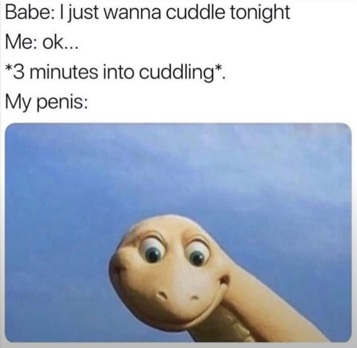 En tecknad dinosaurie tittar upp från botten av bilden med ett roat ansiktsuttryck.