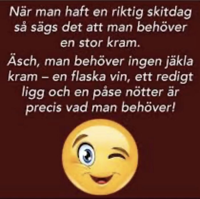 Humoristisk citatbild med en text om alternativ till en kram efter en dålig dag, illustrerad med en blinkande emoji.
