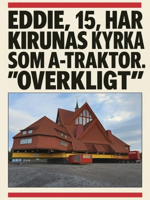 Kirunas kyrka byggd som en A-traktor med underdel av fordon, placerad på grusplan under blå himmel, med röd struktur ovanpå.