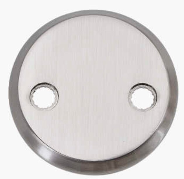 Diskret cylinderring med två hål för skruvar i borstat metallutförande.