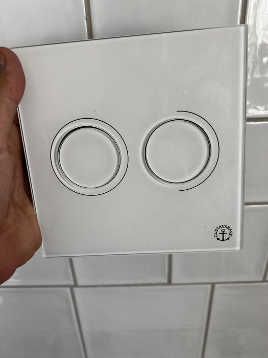 Knappsats för spolning med krackelerad plastdel.