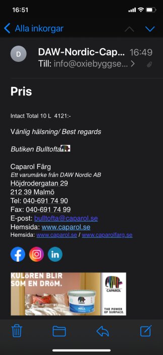 E-postmeddelande med prisuppgift från Caparol Färg för 10 liter färg, kontaktinformation och sociala medieikoner visas.