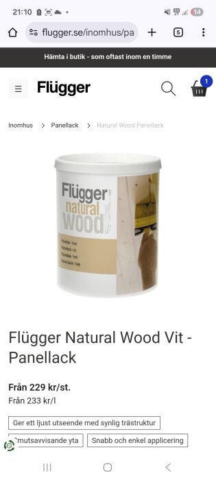 Flügger Natural Wood vit panellack, burk med etikett och bild på lackering av träpanel.